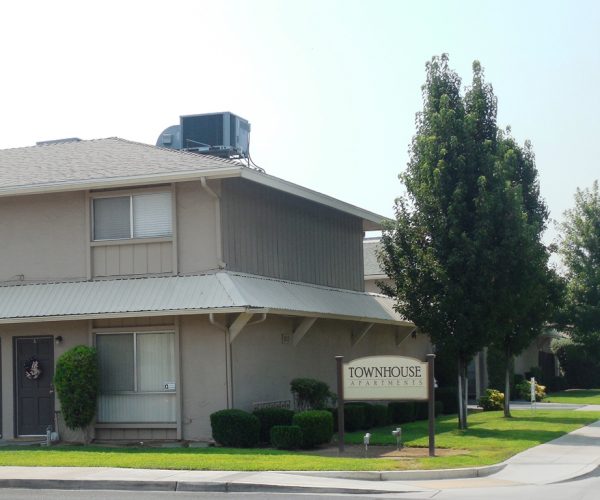 911 Minnewawa #C Clovis, Ca. 93612