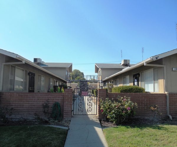 138 Pollasky Ave #F Clovis, Ca. 93612